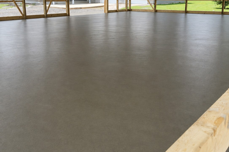 Polished colored barndominium floor in Syracuse, Indiana