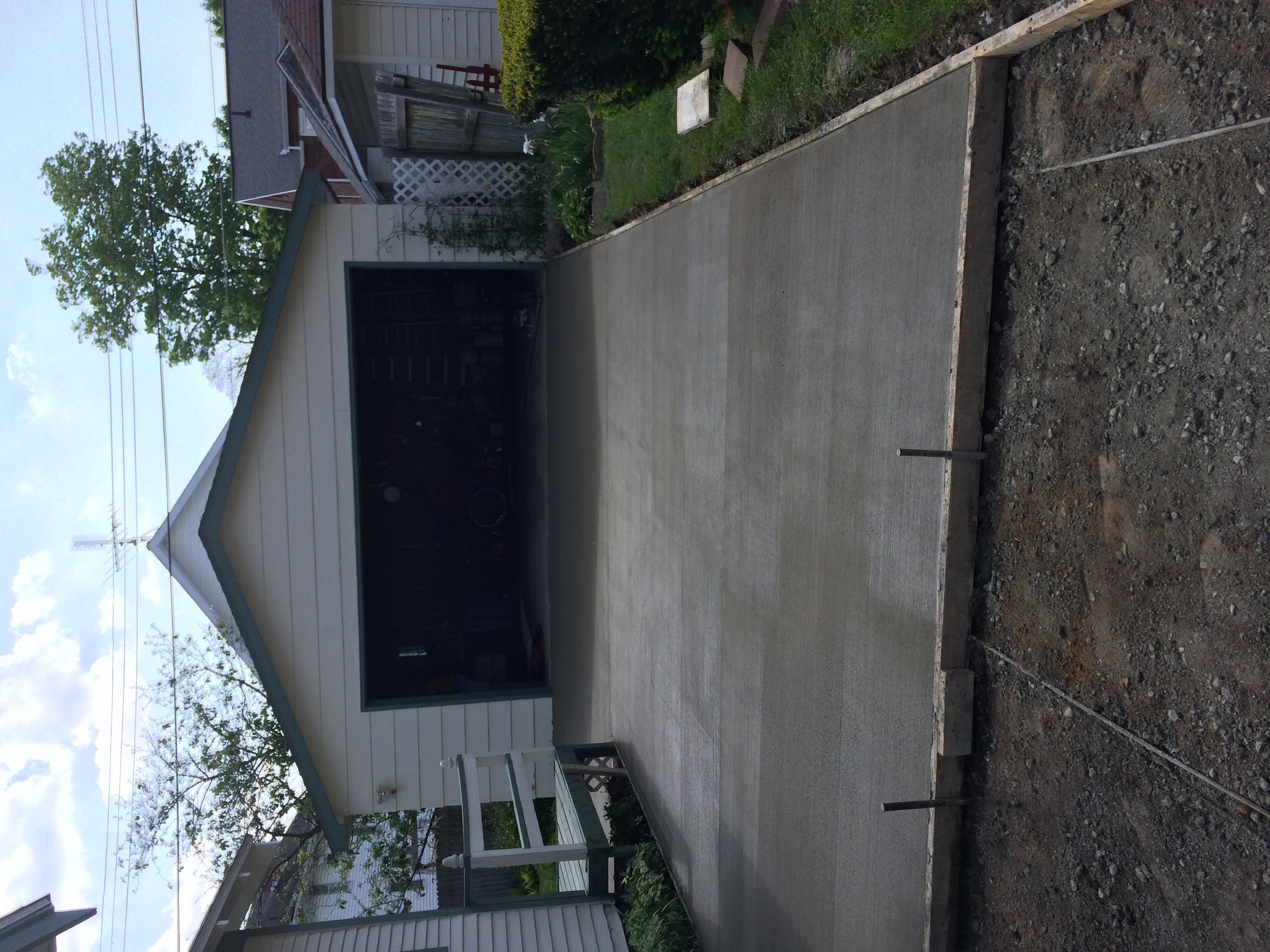 Concrete garage floor and driveway connection in White Pigeon Michigan